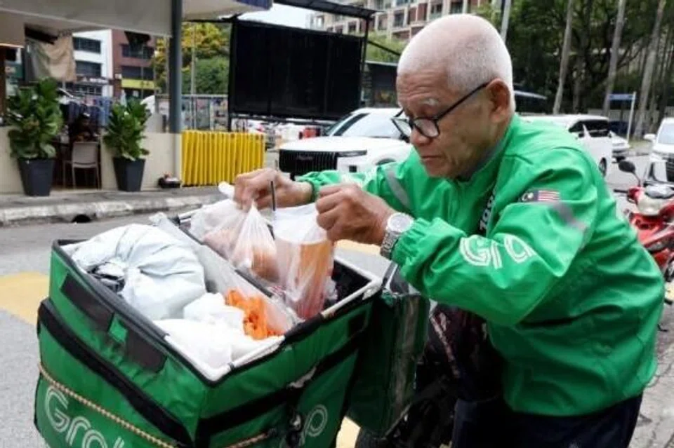 Atok Grab, warga emas Malaysia, pencari rezeki, tanggungjawab, keluarga