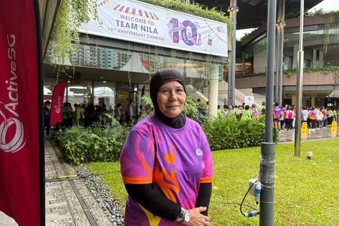 Cik Nun Zairina Indun, 69 tahun, berbangga dapat membantu Singapura melalui kerja sukarelawan Team Nila.  