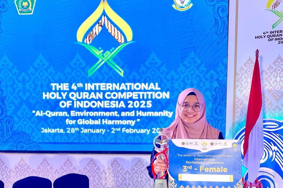 Ustazah A’tiiqah Suhaimi telah meraih tempat ketiga dalam Majlis Musabaqah Tilawah Al-Quran (MTQ) Peringkat Antarabangsa keempat Indonesia 2025.