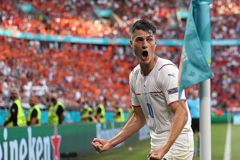 JAMIN TEMPAT: Pemain Republik Czech, Patrik Schick jaringkan gol kedua pasukan dalam kemenangan 2-0 ke atas Belanda di Puskas Arena, Budapest. - Foto EPA-EFE