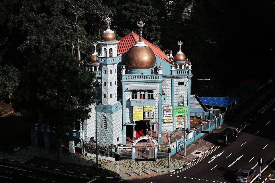 KUMPUL DANA BINA MASJID: Pada 1950-an, masyarakat Malabar-Muslim di sini mengumpul dana untuk membina masjid. Masjid Malabar dibuka secara rasmi oleh Presiden Pertama Singapura, Allahyarham Yusof Ishak, pada 24 Januari 1963. - Foto BH oleh KELVIN CHNG