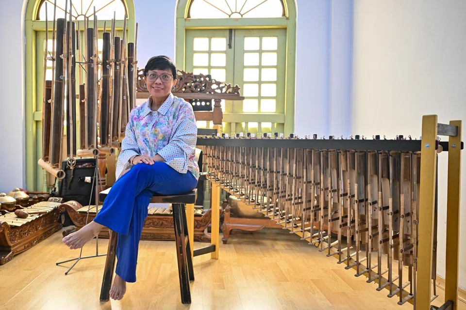 RATU ANGKLUNG: Cik Faridah Jamal, yang yang digelar ‘Ratu Angklung’ berkongsi pengalaman sebagai pendidik seni dan masa depan angklung di Singapura.