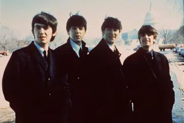 The Beatles menghasilkan lagu, Yesterday, yang merupakan lagu dengan jumlah rakaman ‘cover’ paling banyak iaitu lebih 3,000 versi tentang penyesalan lelaki yang mendambakan cinta silam kembali lagi.