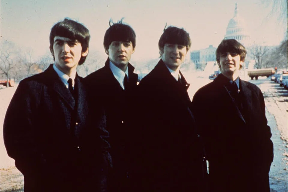 The Beatles menghasilkan lagu, Yesterday, yang merupakan lagu dengan jumlah rakaman ‘cover’ paling banyak iaitu lebih 3,000 versi tentang penyesalan lelaki yang mendambakan cinta silam kembali lagi.
