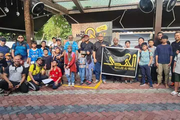 Acara, ‘Mosque Quests’ yang dianjurkan oleh gerakan Bapa Sepanjang Hayat dan Masjid Al-Huda menarik penyertaan hampir 40 peserta yang terdiri daripada kaum bapa dan anak-anak mereka.