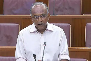 ENCIK SHANMUGAM: Berkata Encik Leong tidak tahu usul sendiri.