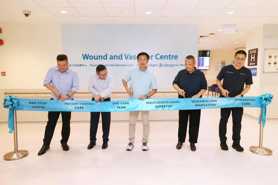 woodlands health, ong ye kung