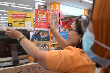 Lebih $132 juta telah dibelanjakan di gerai-gerai penjaja yang mengambil bahagian, kedai peniaga di estet perumahan dan pasar raya.