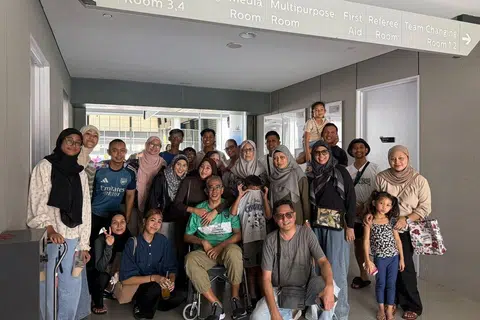 Kehadiran ahli keluarga dan sahabat handai pada acara perlawanan amal itu membuatkan Rezal (duduk di kerusi roda berbaju hijau) tersentuh hati dan emosi kerana membuat beliau sekeluarga rasa diingati.