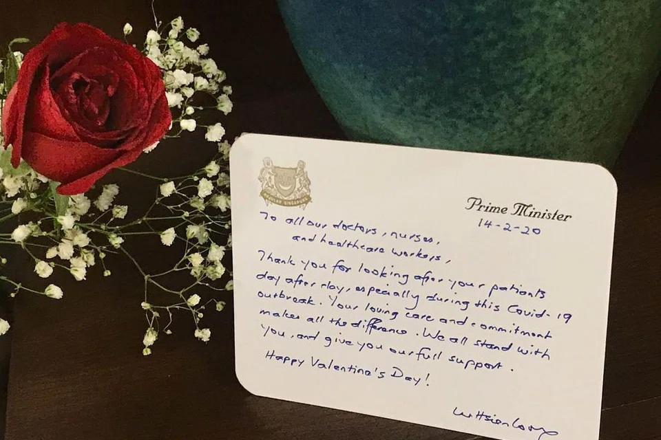 NOTA HARI KEKASIH: Encik Lee memberi penghargaan kepada pekerja penjagaan kesihatan dalam satu nota Hari Kekasih yang diterbitkan di Facebook pada 14 Februari 2020.