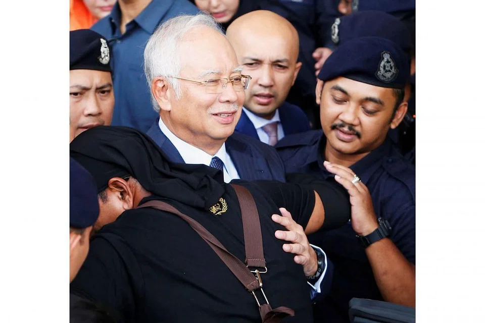 SEBUTAN KES: Datuk Najib meninggalkan mahkamah di Kuala Lumpur semalam selepas sebutan kesnya selesai. - Foto REUTERS