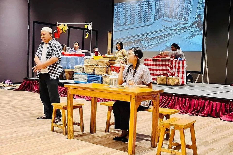 KENANGAN DI GEYLANG SERAI: Drama muzikal '1965 Geylang Serai' mengimbas semula pahit manis kehidupan di Geylang Serai pada era 1965 berselang-selikan irama Pop Yeh Yeh sebagai pencetus nostalgia. - Foto WGS