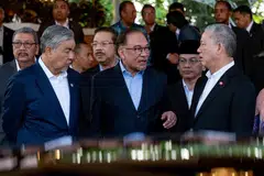 Perdana Menteri Malaysia, Datuk Seri Anwar Ibrahim (tengah), bersama Timbalan Perdana Menteri (TPM) I, Datuk Seri Dr Ahmad Zahid Hamidi (kiri), dan TPM II, Datuk Seri Fadillah Yusof (kanan), usai Majlis Perhimpunan Bulanan bersama Warga Jabatan Perdana Menteri di Putrajaya pada 5 Ogos.