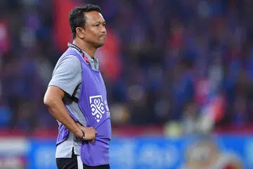 PERJUANGAN BERAKHIR: Fandi kelihatan sugul dengan kekalahan yang ditimpa pasukannya selepas tumpas 3-0 di tangan Thailand di Stadium Rajamangala kelmarin. - Foto FACEBOOK PIALA AFF SUZUKI