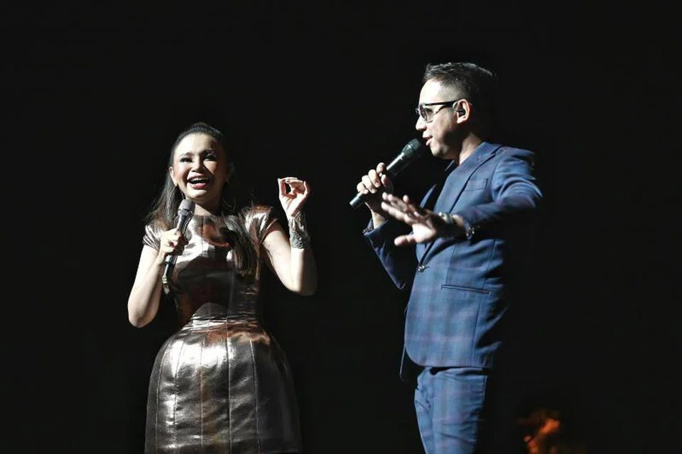 GANDINGAN SERASI: Rossa dan Sufi Rashid membawa penonton menyelami kisah cinta romantis dalam lagu Terlanjur Cinta.