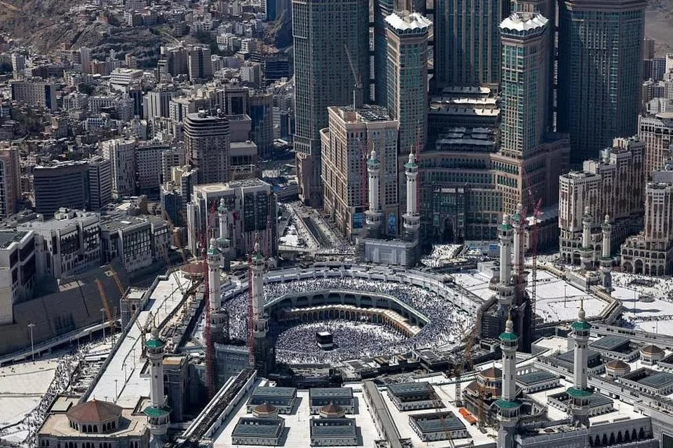 Pihak berkuasa Arab Saudi mencatatkan lebih 2,700 kes “keletihan haba” pada 16 Jun sahaja, menurut Kementerian Kesihatan Arab Saudi.
