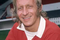 DENIS LAW: Memenangi anugerah pemain terbaik dunia Ballon d'Or pada 1964. - Foto fail Manchester United