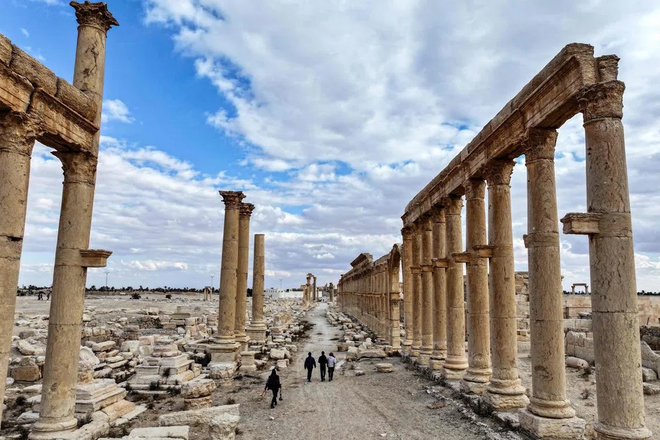 Sebelum perang saudara tercetus pada 2011, Syria adalah destinasi pelancongan yang popular, menarik lebih 10 juta pelancong setiap tahun. Tapak bersejarah seperti Palmyra, sebuah bandar Greco-Rom yang dihancurkan oleh ISIS pada 2014, dan kubu Perang Salib seperti Krak des Chevaliers adalah antara tarikan utama negara ini. 
