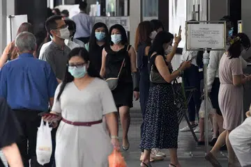 Sebanyak lima kes dalam masyarakat dilaporkan, terdiri daripada seorang penduduk tetap dan empat pemegang pas kerja.