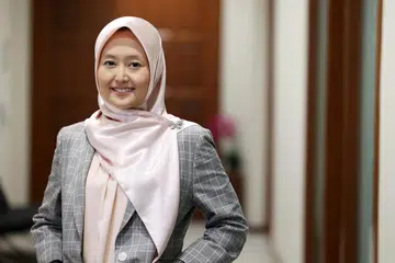 Cik Rahayu Mahzam dinaikkan pangkat menjadi Menteri Negara jelang 15 Mei 2024.