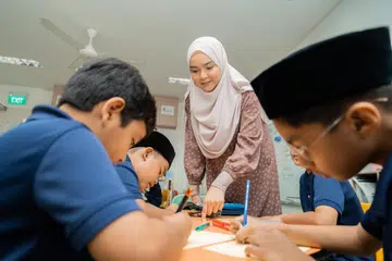 Gambar hiasan. Jumlah subsidi geran sokongan kewangan dan rebat sokongan keluarga di bawah Dana Pendidikan Islam (IEF) akan dinaikkan mulai tahun akademik 2025 supaya lebih ramai anak muda Islam daripada keluarga berpendapatan rendah boleh menyertai kelas pendidikan agama aLIVE di masjid.