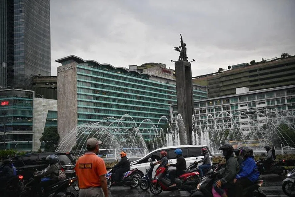 BANTU SYARIKAT: keadaan ekonomi yang merudum akibat pandemik Covid-19 menyebabkan kebanyakan syarikat terpaksa membatalkan atau menangguhkan pembayaran bonus tahunan, yang juga disebut sebagai Tunjangan Hari Raya (THR).