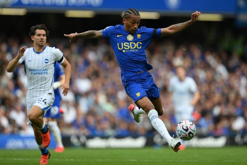 Penyerang Chelsea Joao Pedro (kanan), menjadi antara pemain penting dalam sistem serangan baharu Alonso.  Pedro menjaringkan gol ketika Chelsea menewaskan Brighton 4-3 dan turut memainkan peranan penting dalam kombinasi serangan The Blues.