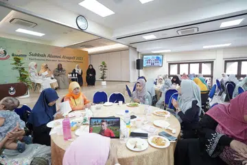 KUMPUL BERSAMA: Seramai 150 alumni Madrasah Alsagoff Al-Arabiah telah berkumpul pada Sabtu di acara jamuan bersama alumni yang dikenali sebagai ‘Suhbah Alumni Alsagoff’ yang diadakan buat julung-julung kalinya.