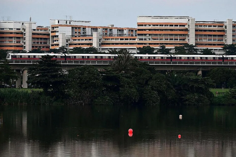 KURANG PUAS HATI: Menurut satu tinjauan yang dijalankan, tahap kepuasan keseluruhan penumpang dalam pengangkutan awam berkurangan sedikit tahun lalu dengan catatan markah 7.8 mata berbanding 7.9 mata pada 2018 dan 7.7 mata pada 2017. - Foto fail