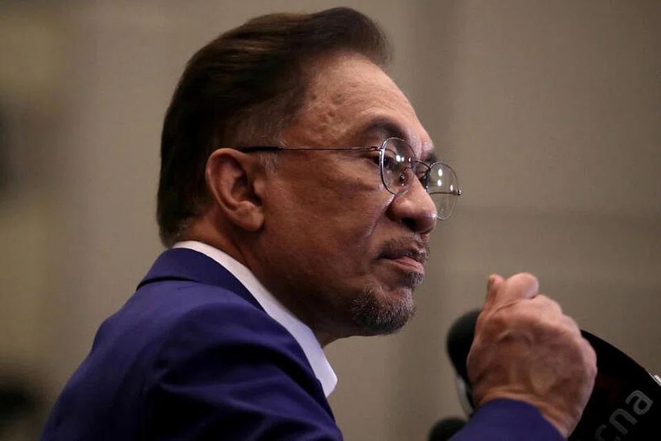 Datuk Seri Anwar Ibrahim berkata sepucuk surat telah dihantar ke Istana pada Selasa yang turut meminta agar Sultan Abdullah Ahmad Shah mengadakan persidangan khas Parlimen untuk segera membincangkan pandemik Covid-19 yang telah melanda sistem penjagaan kesihatan.