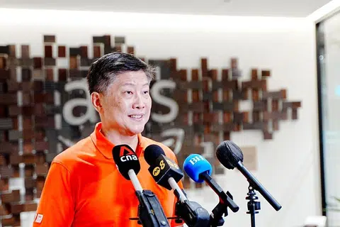Setiausaha Agung NTUC, Encik Ng Chee Meng, menekankan kepentingan langkah-langkah tersebut dalam memperkasakan syarikat dan pekerja dengan kemahiran serta platform bagi mengemudi perubahan dunia pekerjaan yang didorong oleh AI.