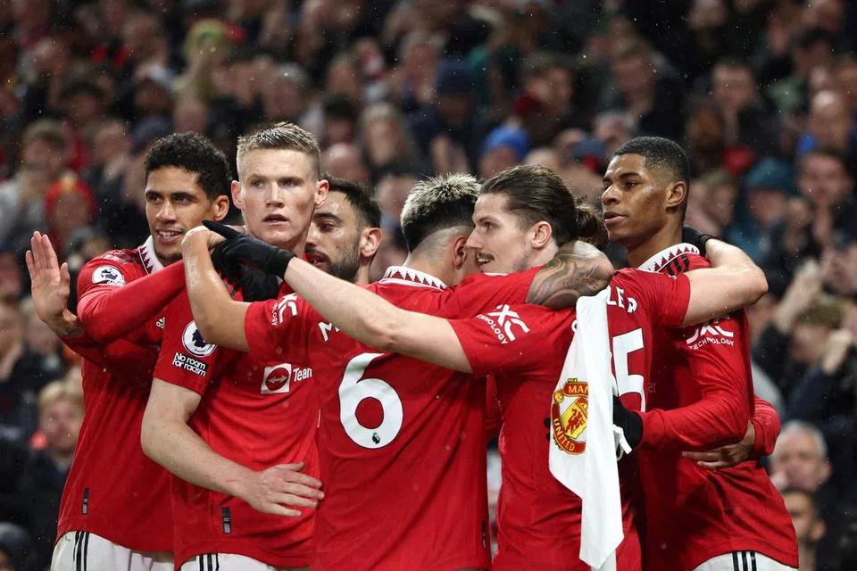 TERATAS DI EPL: Menurut senarai yang dikeluarkan laman web perniagaan Forbes, Manchester United meningkat sebanyak 30 peratus sejak tahun lalu. 