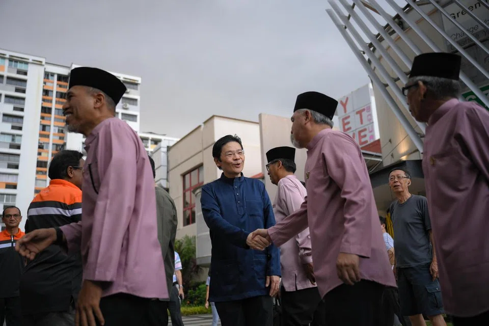Timbalan Perdana Menteri merangkap Menteri Kewangan, Encik Lawrence Wong, telah menyertai acara berbuka puasa beramai-ramai anjuran GRC Marsiling-Yew Tee. 