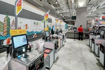 NTUC FAIRPRICE: Rangkaian pasaraya ini menerapkan ciri inovatif seperti inisiatif kios bayar sendiri dan 'Scan n Go' demi keselesaan pelanggan. - Foto NTUC FAIRPRICE