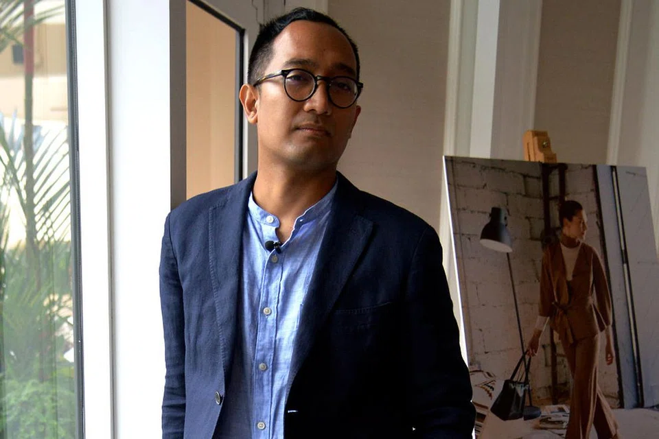 LIHAT DUNIA SAMBIL BEKERJA: Encik Furqan Saini berpeluang mengelilingi dunia sambil menjalankan tugasnya sebagai penggaya fesyen. Antara lain, beliau telah ke Rome dan Iceland bagi sesi penggambaran.