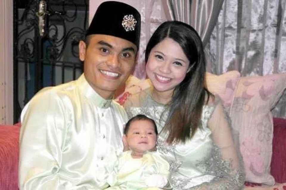 RAYA BERTIGA KALI INI: Penyerang LionsXII, Sufian Anuar, bersama isteri, Sharifah Wardah Syed Abdullah Aidid, serta putera sulung mereka yang disambut baru-baru ini, Muhammad Shaian Qayden. - Foto SUFIAN ANUAR