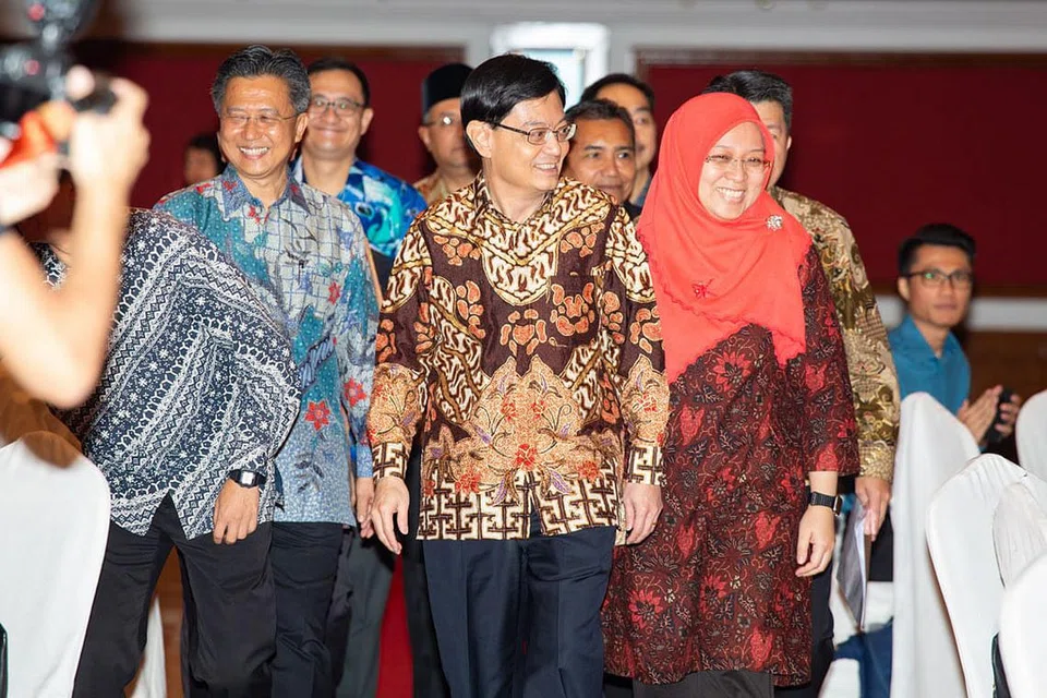 MERIAHKAN ACARA: Encik Heng menjadi tetamu terhormat di majlis Anugerah Guru Arif Budiman (AGAB) yang berlangsung di Orchid Country Club awal bulan ini. - Foto fail