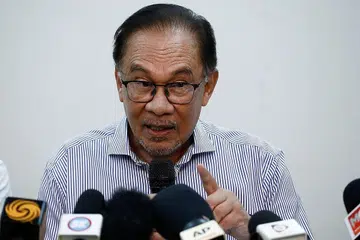 KEPUTUSAN: Pengerusi Pakatan Harapan (PH), Datuk Seri Anwar Ibrahim, berkata pembahagian kerusi dibuat hasil perbincangan antara pimpinan tertinggi PH. - Foto REUTERS