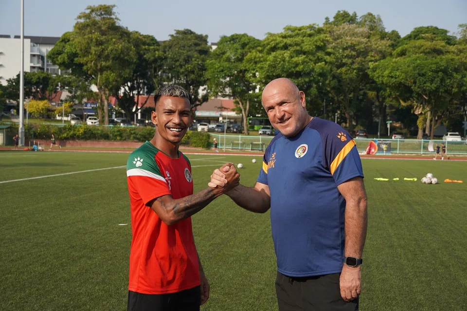 Tajeli (kiri) menganggap Kraljevic (kanan) sebagai figura penting dalam pembangunannya sebagai pemain bola sepak profesional.