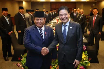 Perdana Menteri, Encik Lawrence Wong (kanan) dan Presiden Indonesia Prabowo Subianto mengadakan mesyuarat delegasi antara kedua-dua negara di Bangunan Parlimen pada 16 Jun 2025.