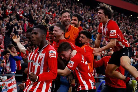 Pemain Athletic Bilbao meraikan jaringan Inaki Williams dalam saingan suku akhir Copa del Rey menentang Barcelona.   