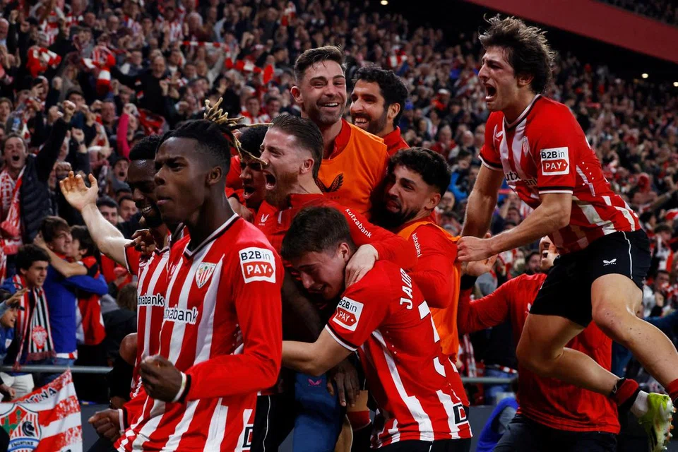 Pemain Athletic Bilbao meraikan jaringan Inaki Williams dalam saingan suku akhir Copa del Rey menentang Barcelona.   