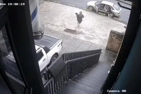 DIBERKAS: Ketua Polis Daerah Johor Baru Selatan, Penolong Pesuruhjaya (AC) Raub Selamat, berkata tiga pemuda tempatan itu ditahan di Pontian kira-kira 5.40 petang pada 20 Disember.