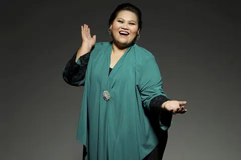 BERBILANG BAKAT: Sherry Al Hadad, pernah menjadi pensyarah dalam bidang teater di Akademi Seni Warisan Kebangsaan (Aswara) sebelum menempa nama sebagai pengacara dan pelakon popular. - Foto ihsan SHERRY AL HADAD