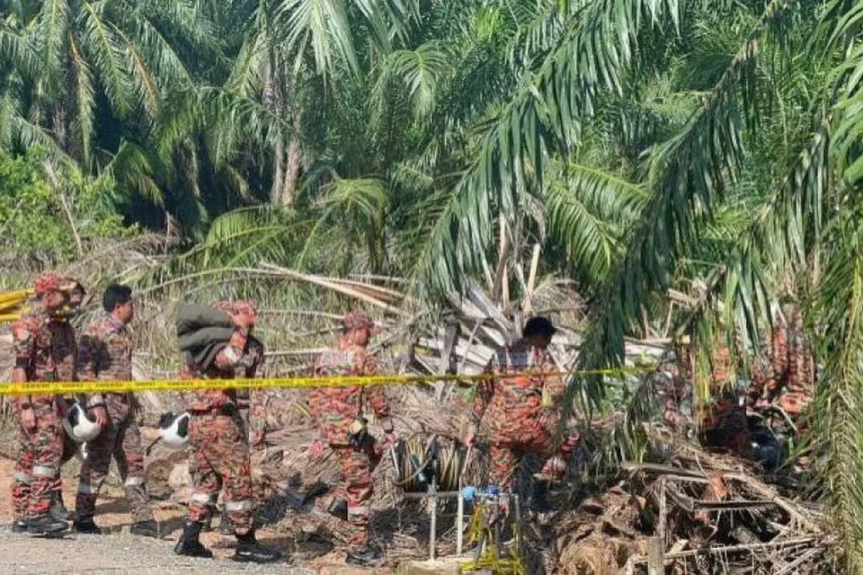 Polis Selangor mengesahkan juruterbang dan pembantu juruterbang terkorban dalam nahas pesawat ringan model BK 160 Gabriel yang terhempas di Kampung Tok Muda, Kapar, Selangor.