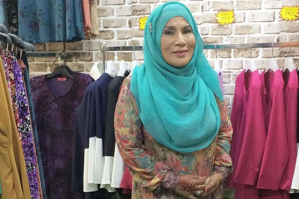 SUDAH DUA BULAN TIADA TAWARAN: Pelakon veteran Malaysia, Delimawati Ismail, sedih tidak banyak watak yang ditawarkan buat pelakon sebayanya kecuali menjadi nenek dan hantu apabila penerbit lebih senang memilih pelakon wanita muda menerajui watak ibu. - Foto DESKGRAM