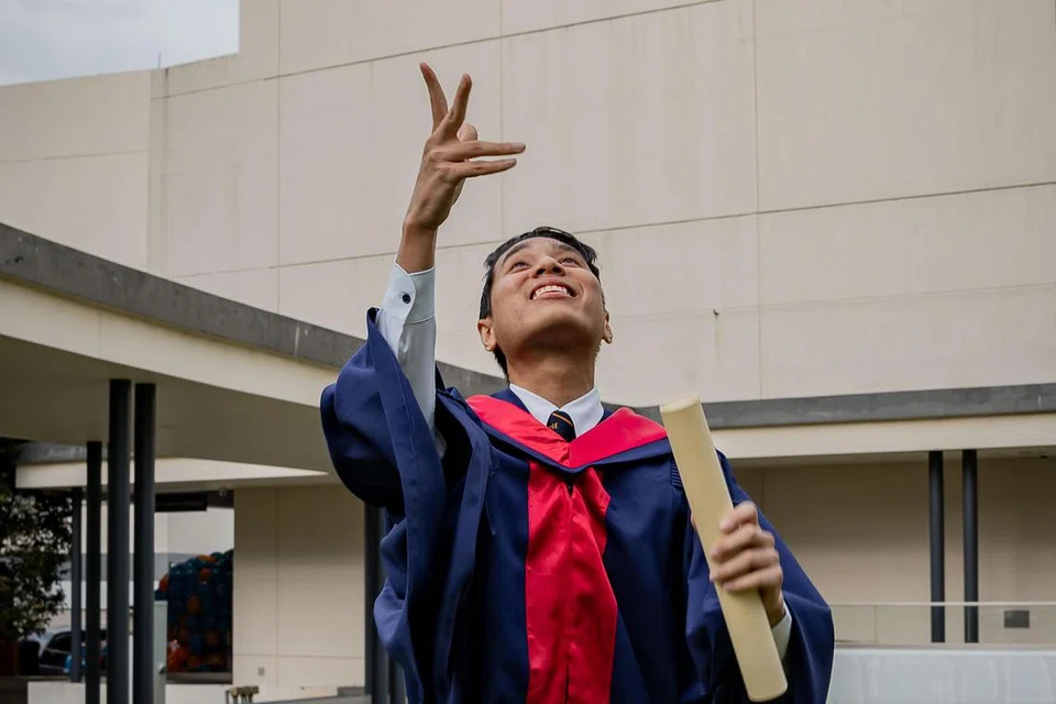 Dr Abdul Rahman Ishak melangkah selanjutnya ke dalam bidang perubatan yang didambakan sejak usia muda lagi.