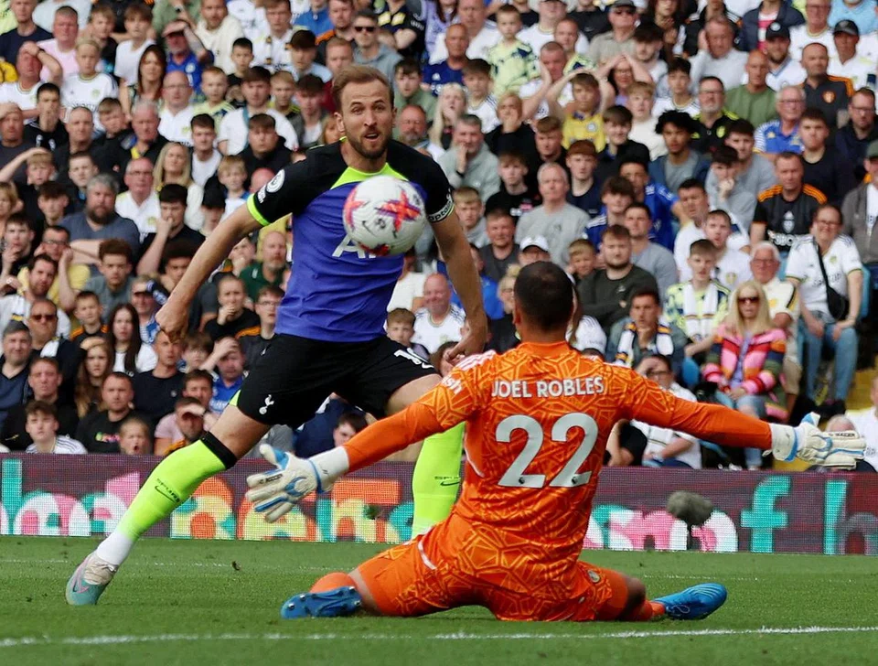 SAAT JARING GOL: Penyerang berbisa Tottenham, Harry Kane kini dikaitkan dengan Manchester United. 