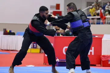 Farhan (kiri) mengecewakan harapan tuan rumah Nguyen Van Tri dari Vietnam 24-10 dalam suku akhir acara tanding putera kelas J (90-95kg) pada petang ini. 