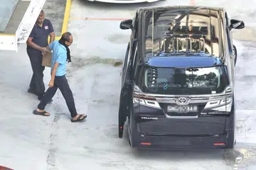DIMINTA BERI MAKLUMAT: Encik Ong Beng Seng meninggalkan ibu pejabat Biro Siasatan Amalan Rasuah (CPIB) pada Rabu selepas biro itu mengumumkan bahawa Menteri Pengangkutan, Encik S Iswaran, sedang membantu dalam siasatan kes yang dibongkarnya.
